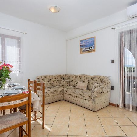 2 Bedroom Beautiful Apartment In オミサリ エクステリア 写真