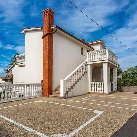 2 Bedroom Beautiful Apartment In オミサリ エクステリア 写真