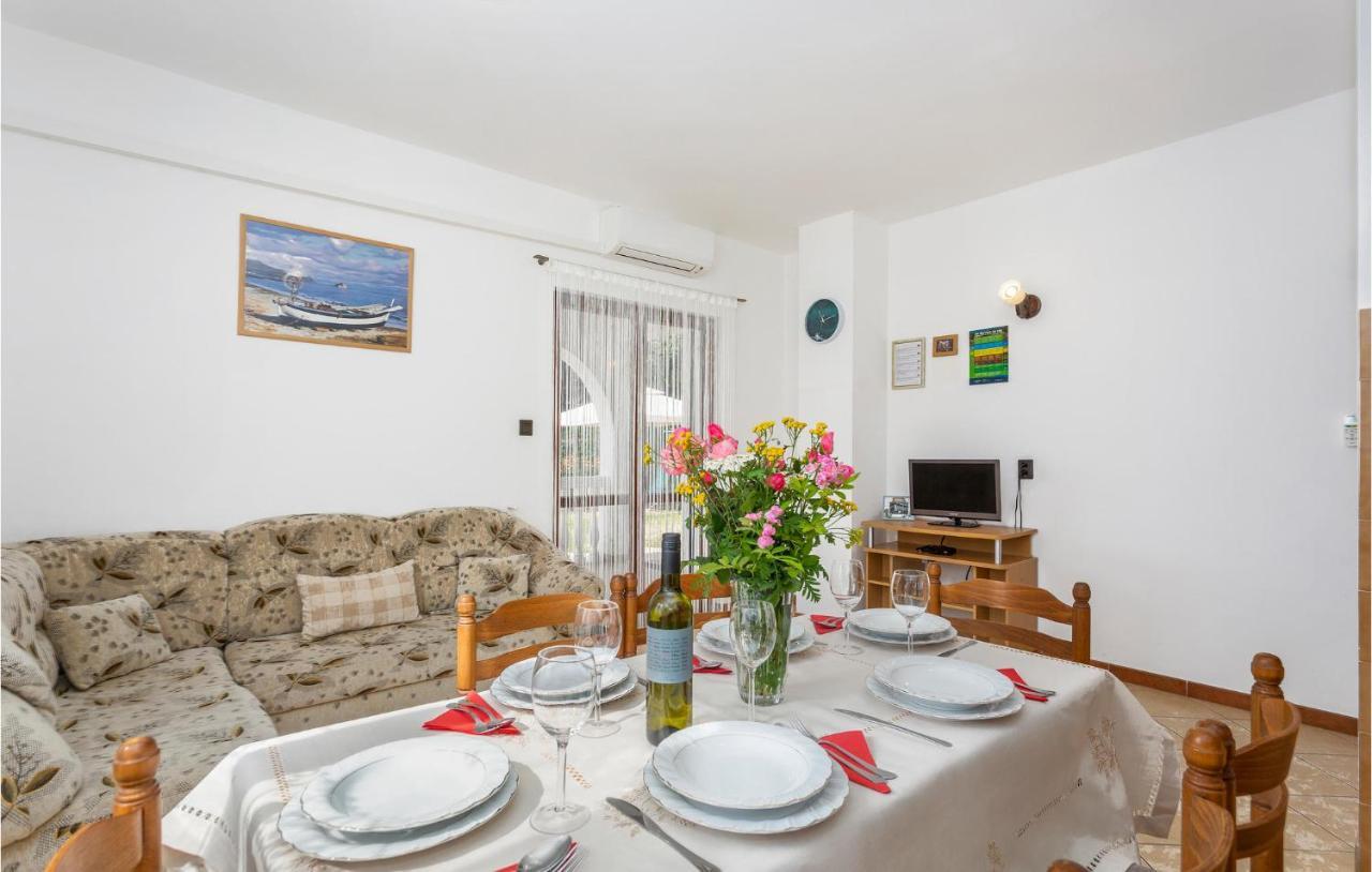 2 Bedroom Beautiful Apartment In オミサリ エクステリア 写真