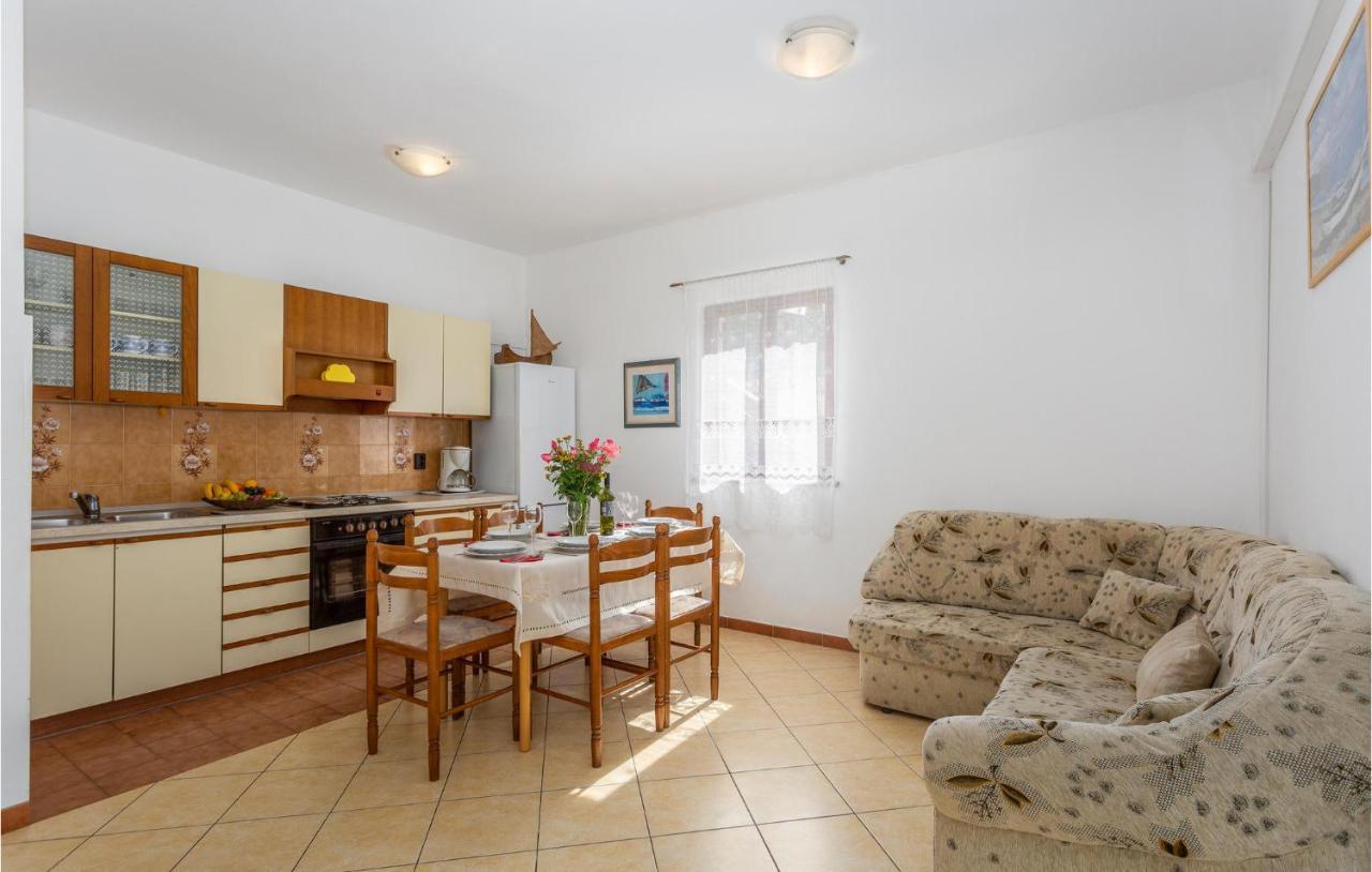 2 Bedroom Beautiful Apartment In オミサリ エクステリア 写真