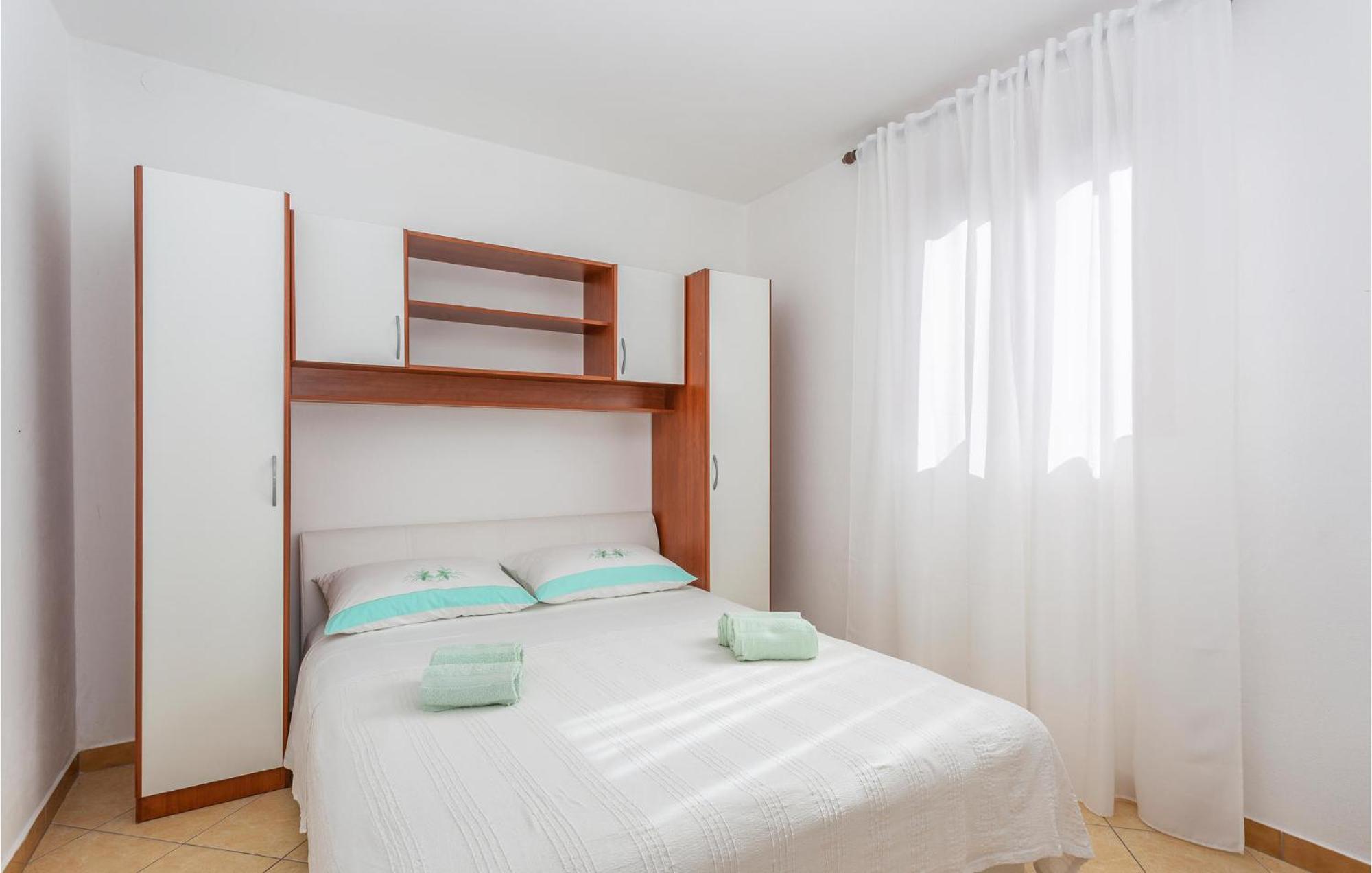 2 Bedroom Beautiful Apartment In オミサリ エクステリア 写真