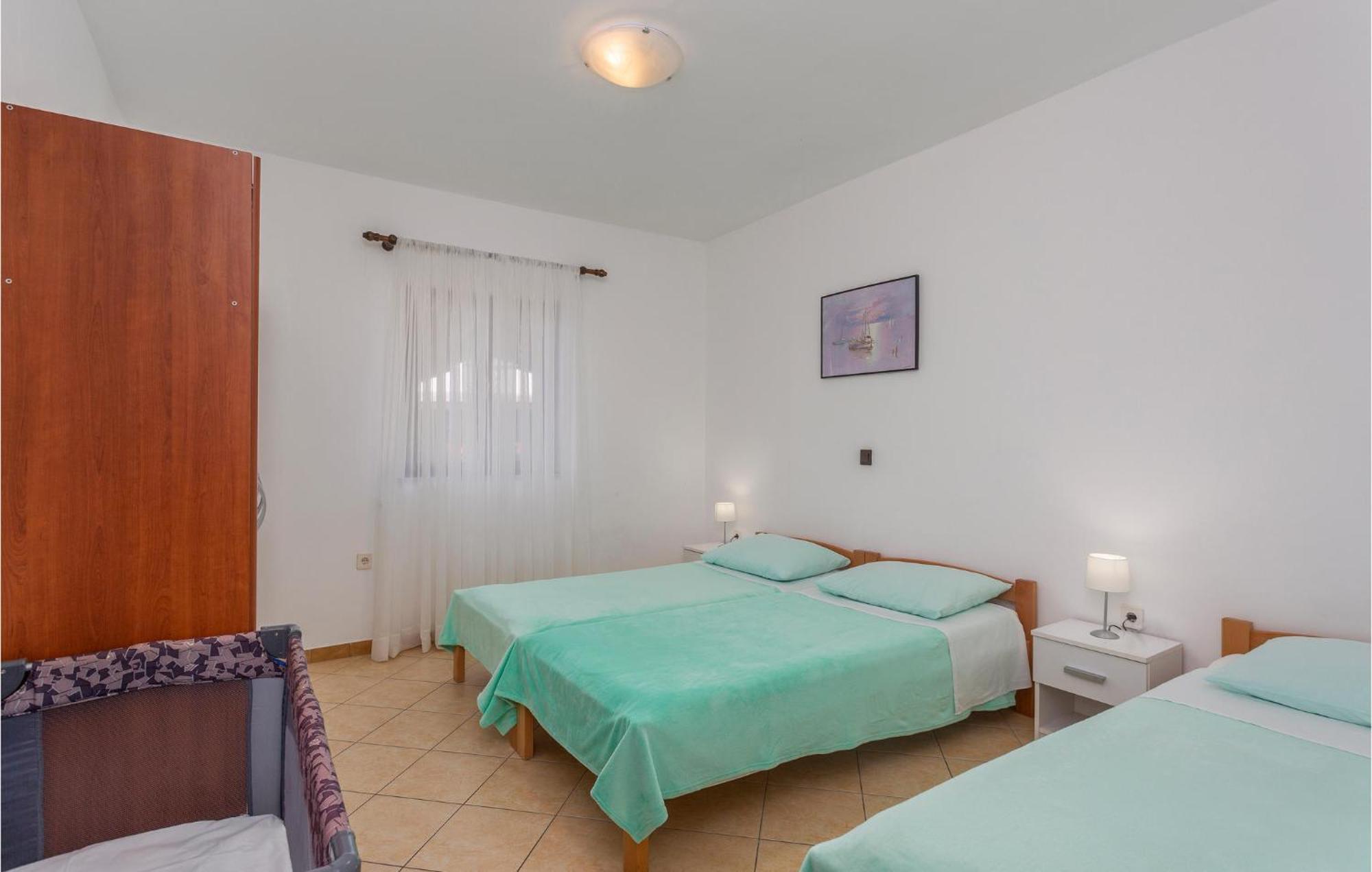 2 Bedroom Beautiful Apartment In オミサリ エクステリア 写真