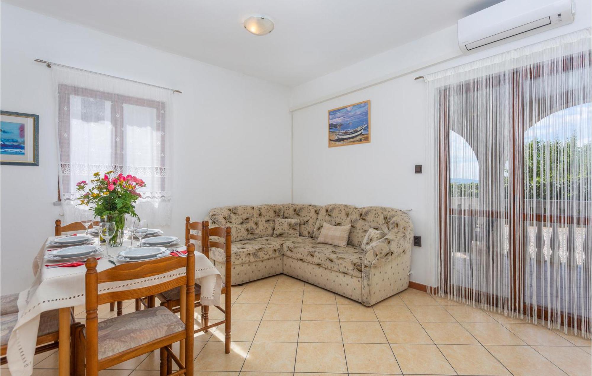 2 Bedroom Beautiful Apartment In オミサリ エクステリア 写真