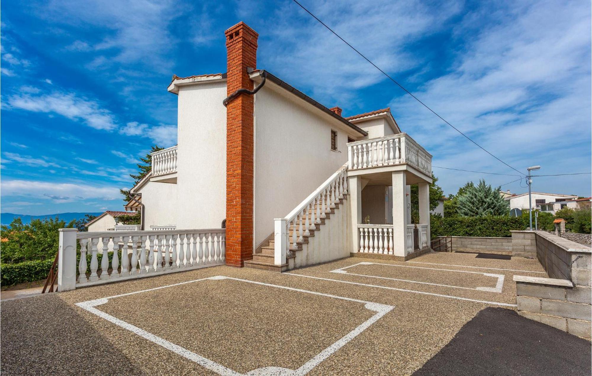 2 Bedroom Beautiful Apartment In オミサリ エクステリア 写真